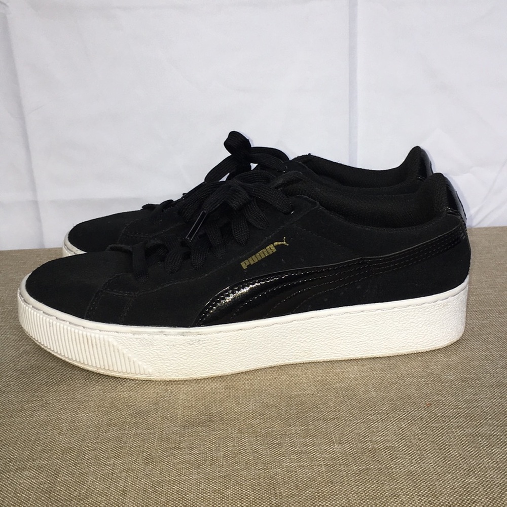 Puma sneakers 🖤